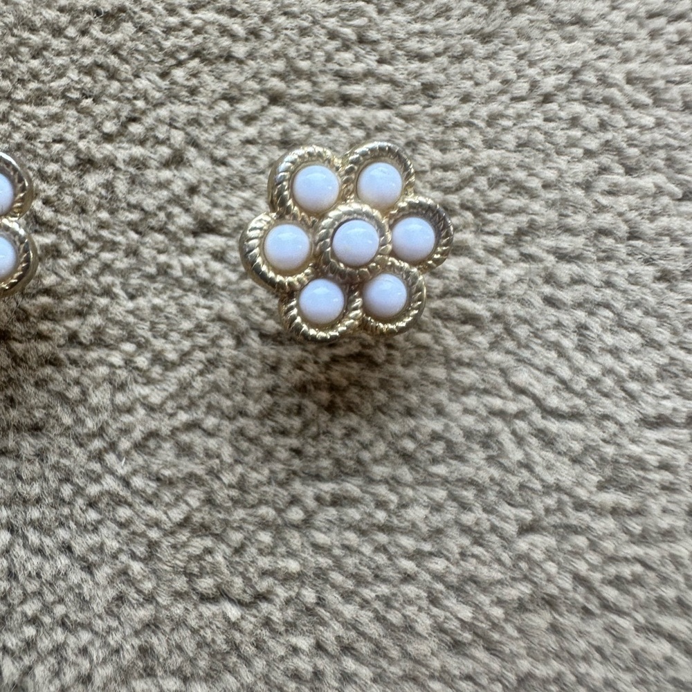 Stella and Dot Gold and White Flower Stud Earrings - Picture 3 of 7